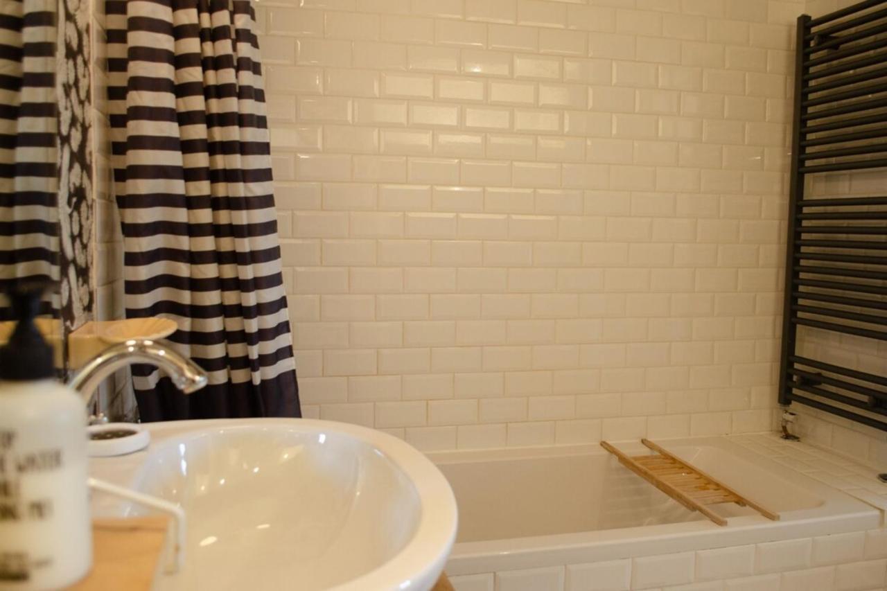 Chez Julie - Metro Garibaldi - University Apartment Лион Екстериор снимка